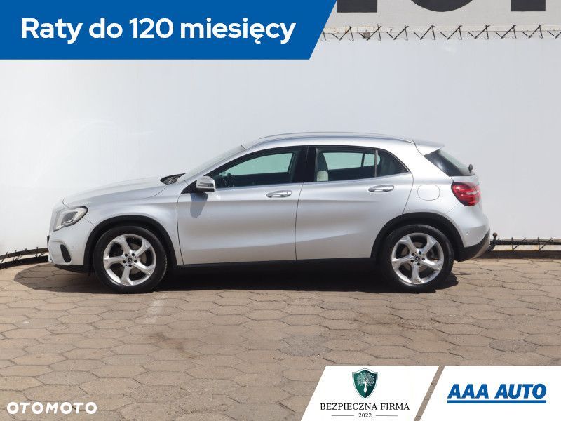 Mercedes-Benz GLA - 4