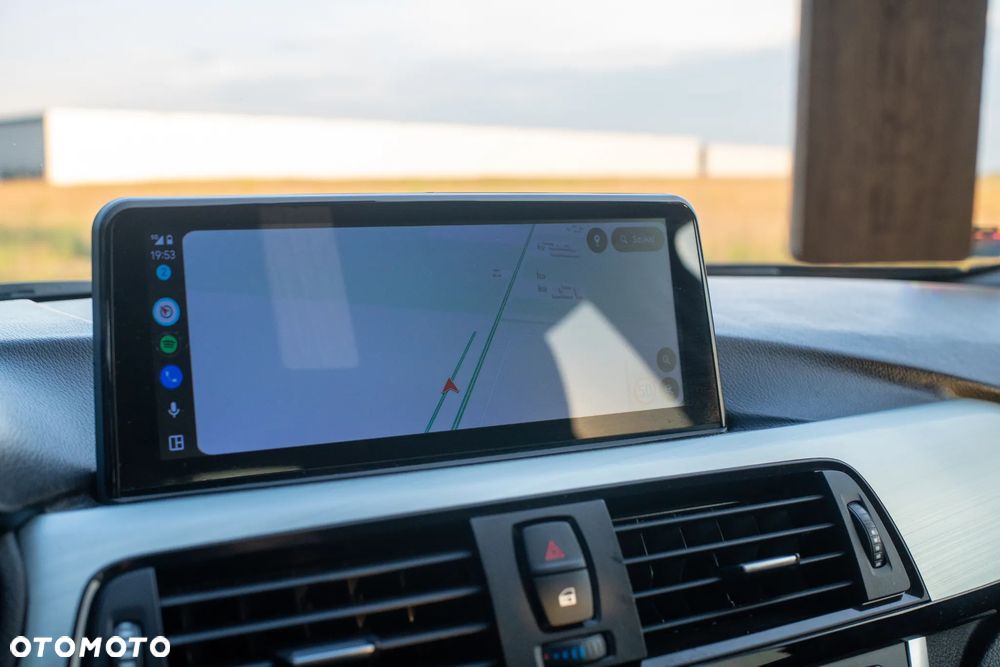 BMW Seria 3 318d Luxury Line - 31