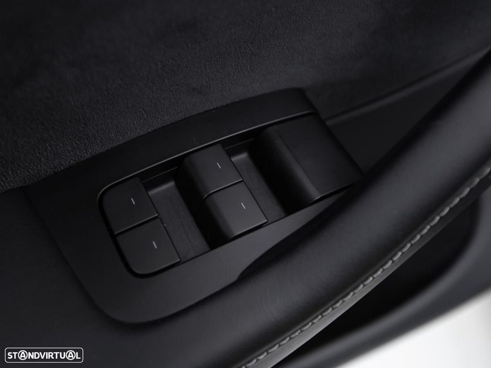 Tesla Model Y Long Range Dual Motor AWD - 19