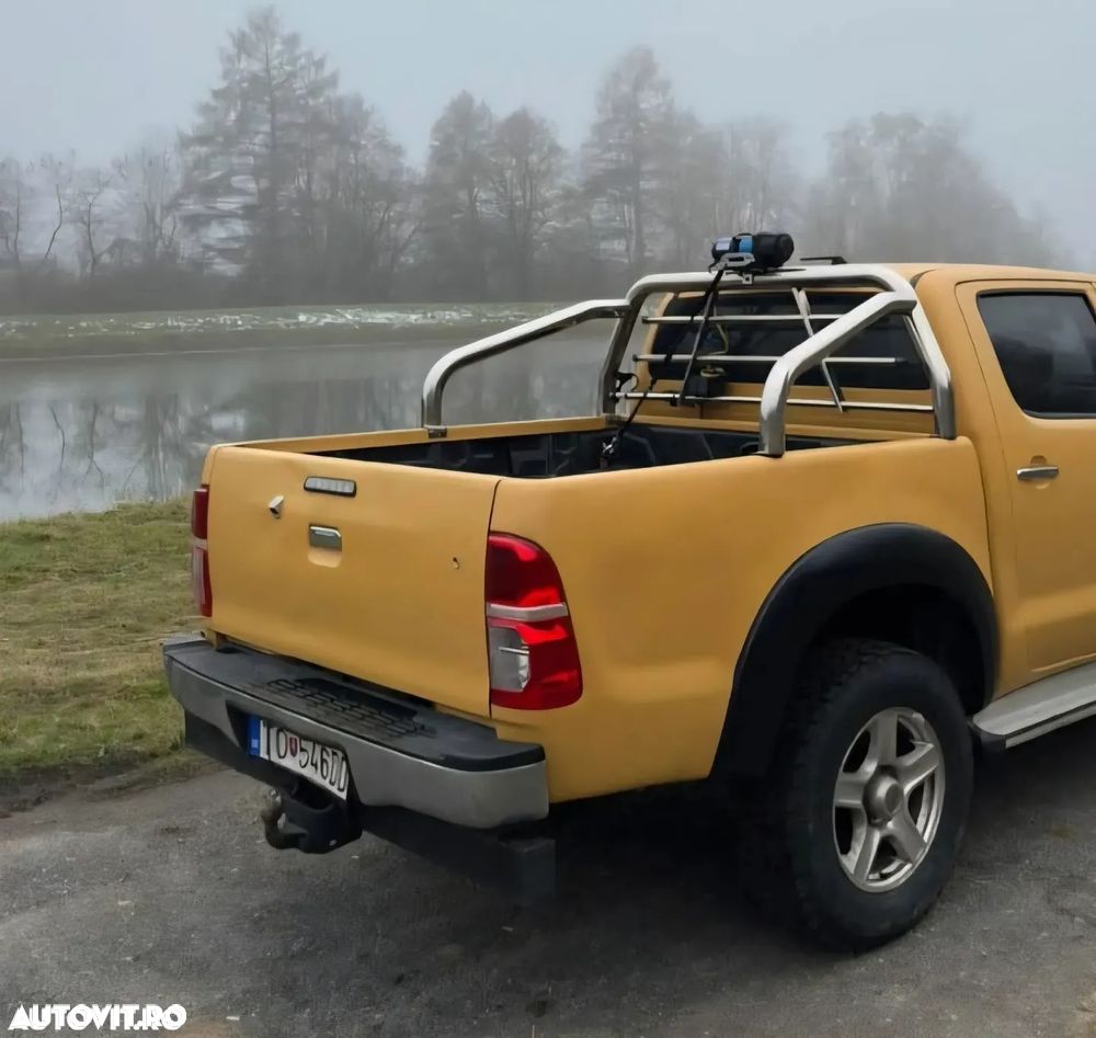 Toyota Hilux 4x4 Cabina Dubla Style+ Aut. - 9