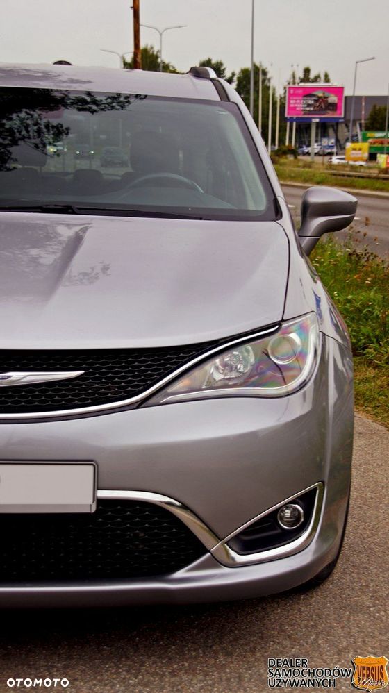 Chrysler Pacifica - 41