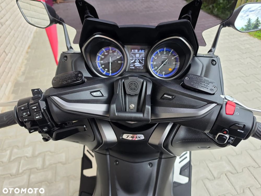 Yamaha Tmax - 16