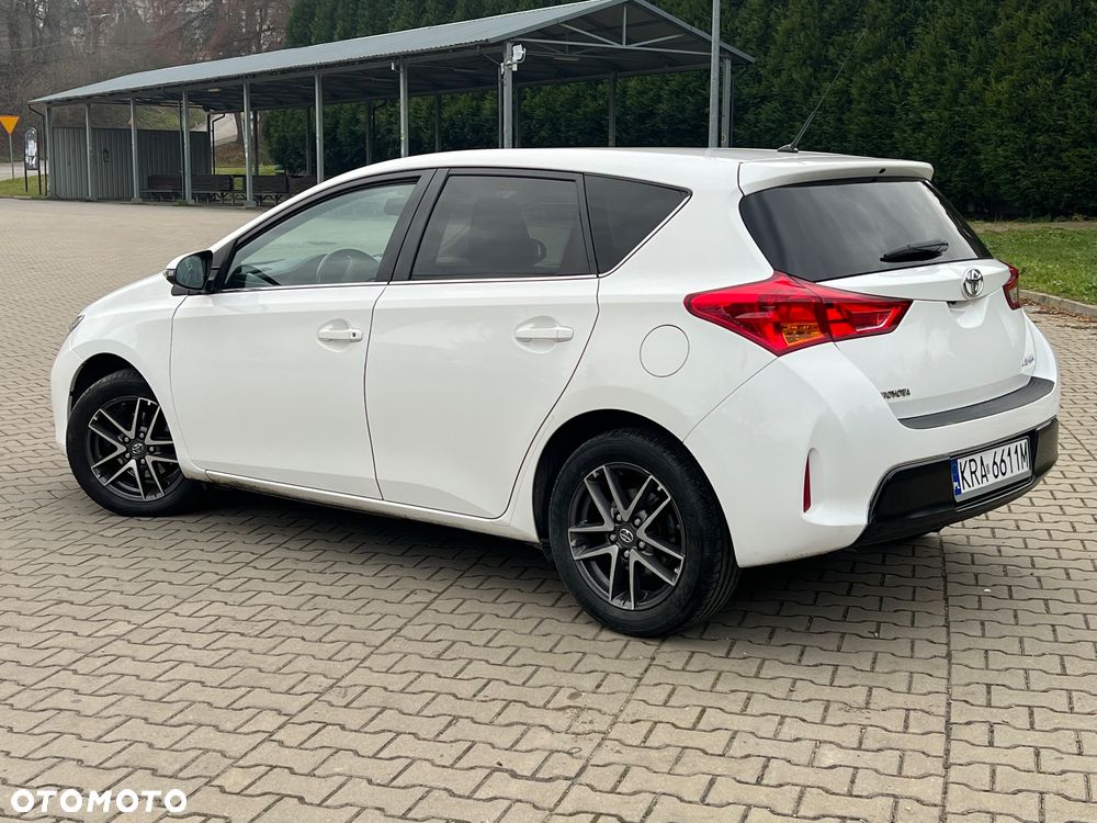 Toyota Auris 1.4 D-4D Life+ - 25