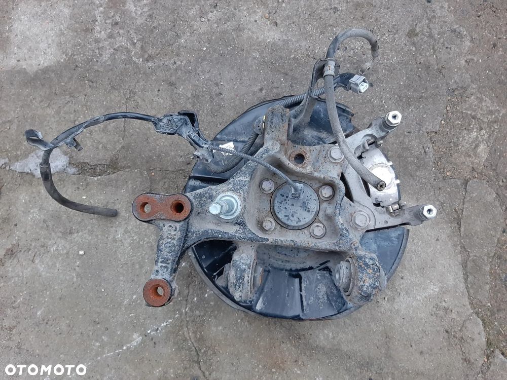 Toyota RAV4 2WD 2022r zwrotnica prawy tył piasta, łożysko czujnik ABS