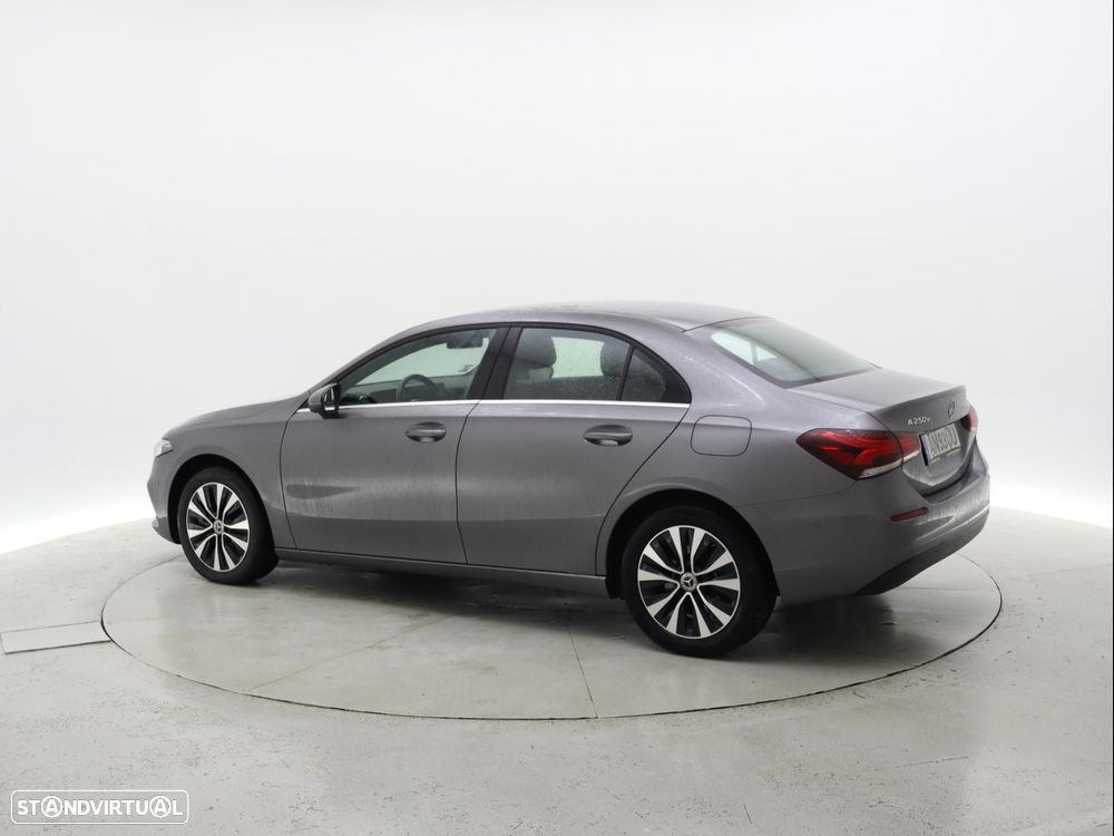 Mercedes-Benz A 250 e Style Plus - 3