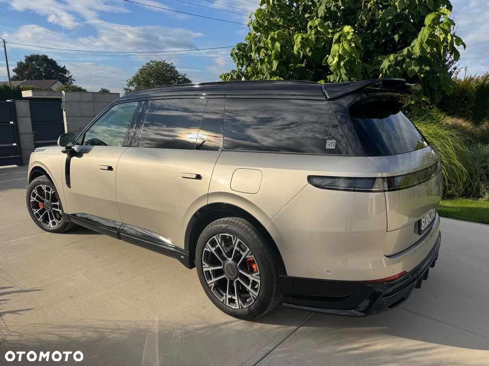 Lynk & Co 900 - 4