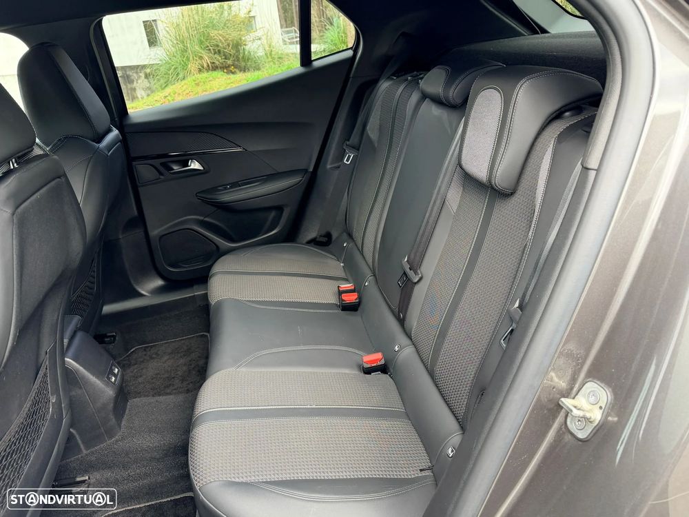 Peugeot 2008 1.5 BlueHDi GT Pack EAT8 - 26