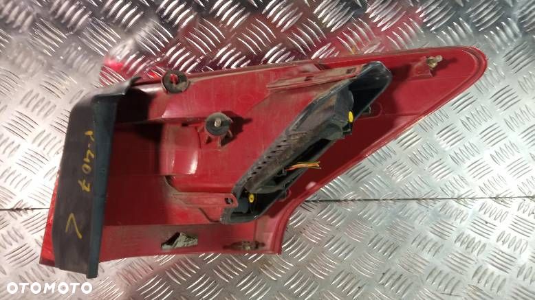 LAMPA LEWA TYLNA PEUGEOT 407 - 2