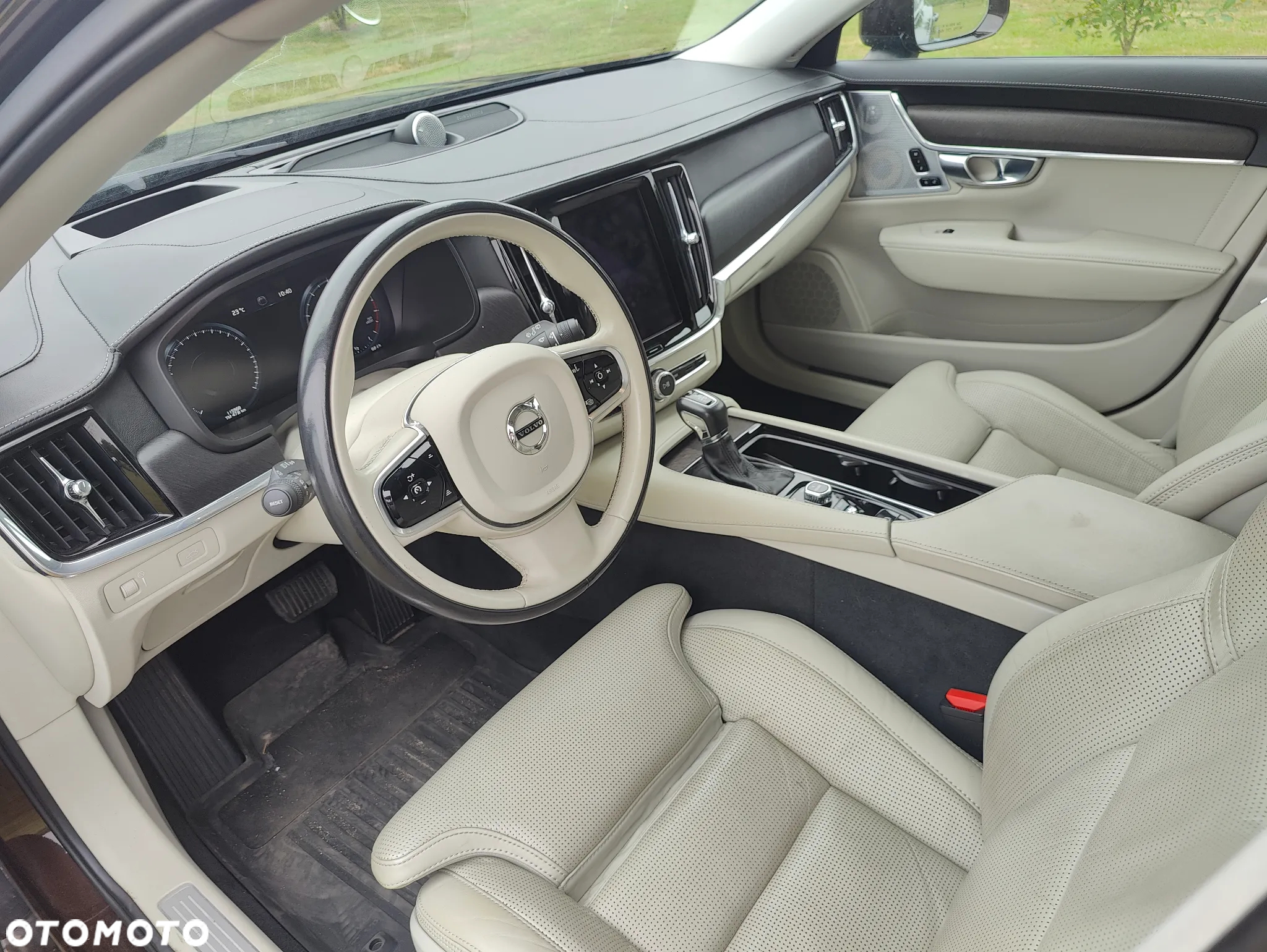 Volvo V90 Cross Country - 12