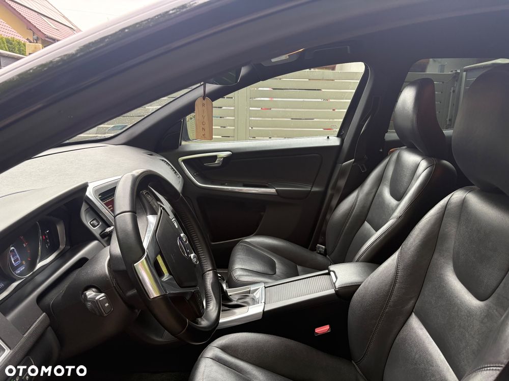 Volvo XC 60 D5 AWD Momentum - 10