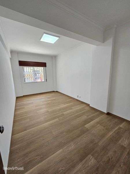 Apartamento T2 na Amora - Grande imagem: 5/9