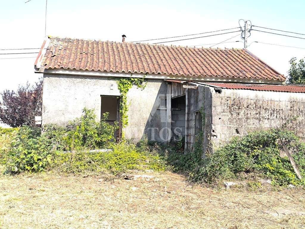 Moradia térrea para restaurar em zona privilegiada de Barroselas - Grande imagem: 3/17
