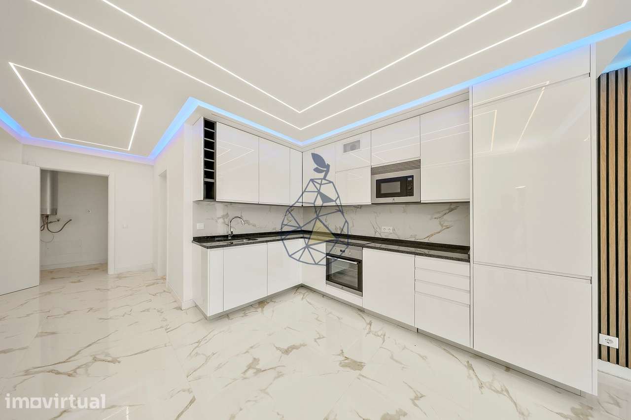 Apartamento T2 com Vista Mar Renovado na Primeira Linha da Praia em Qu - Grande imagem: 4/43