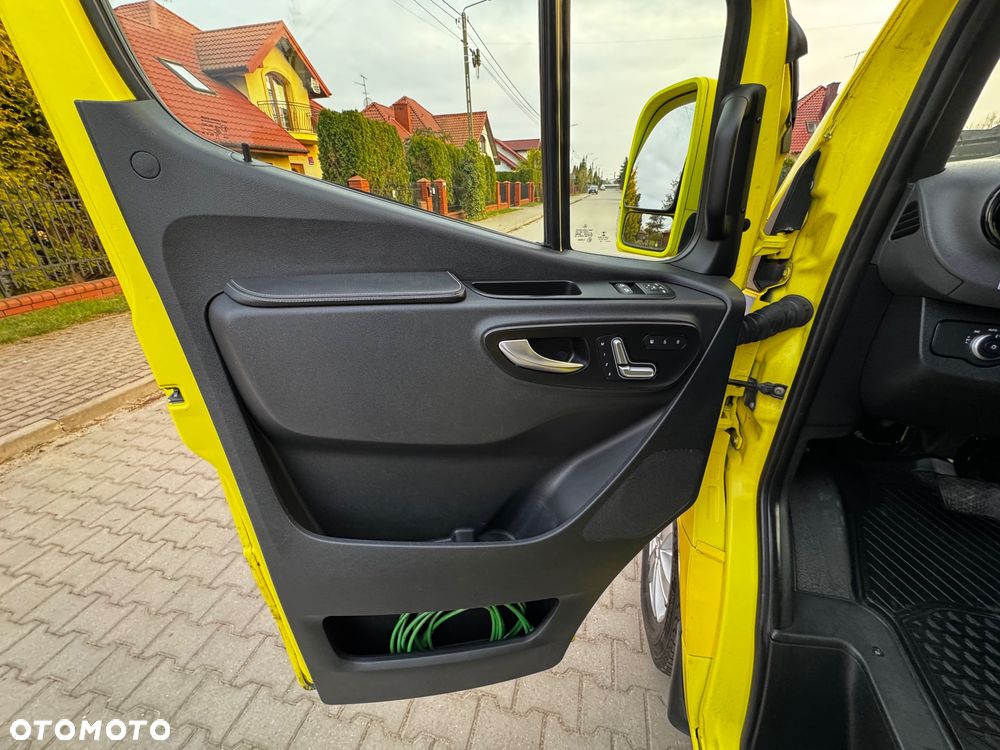 Mercedes-Benz Sprinter - 15