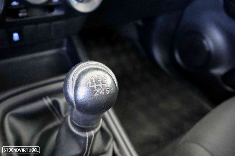 Toyota Hilux 4X4 150 CV 2L - 12