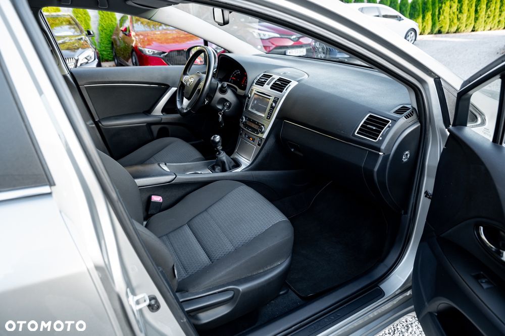 Toyota Avensis 1.8 Active - 23