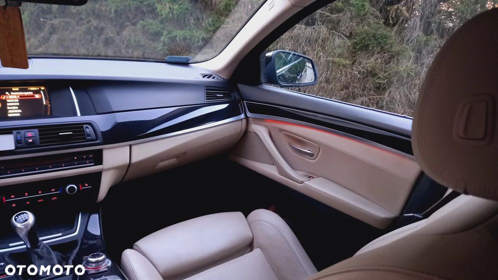 BMW Seria 5 518d - 19