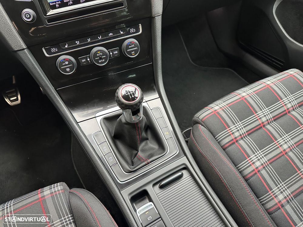 VW Golf 2.0 TSi GTi Performance - 14