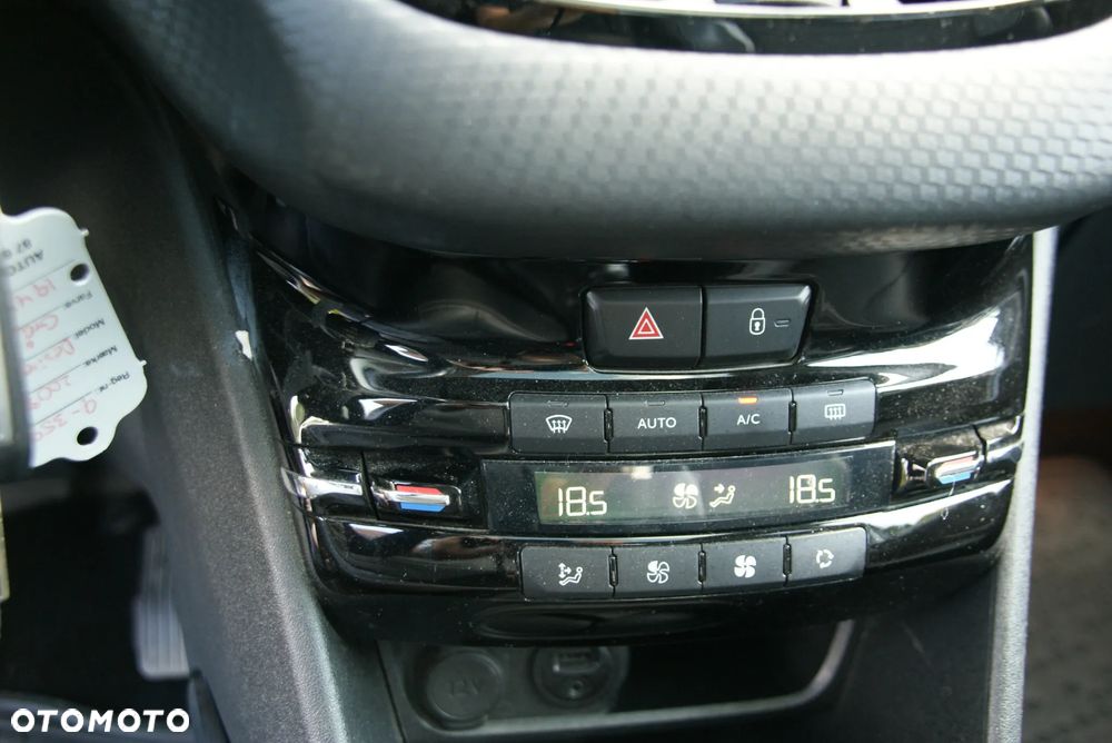 Peugeot 2008 1.6 BlueHDi Allure - 21