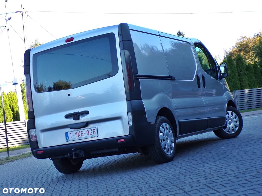 Renault TRAFIC - 2