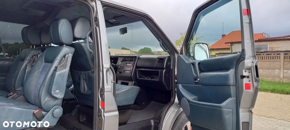 Volkswagen Caravelle Standard - 29