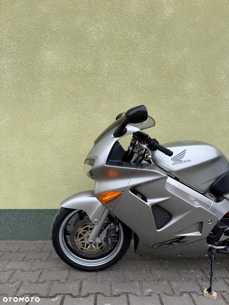 Honda VFR - 26