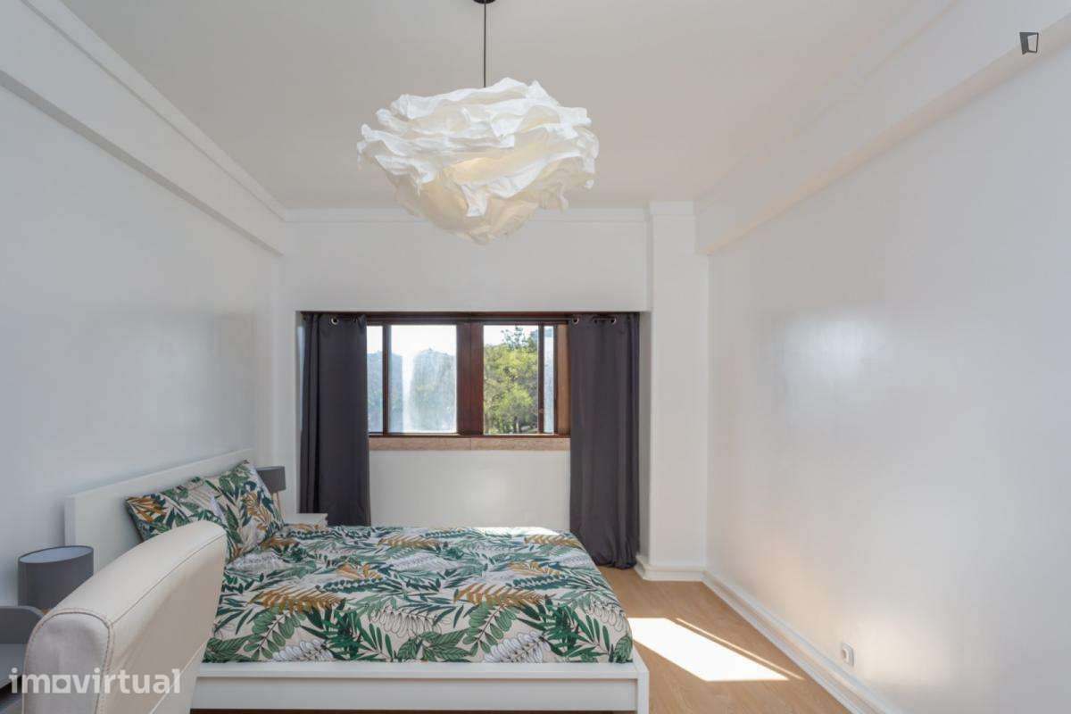 Quarto - localizado em Marquês de Pombal Lisbon - Grande imagem: 2/42