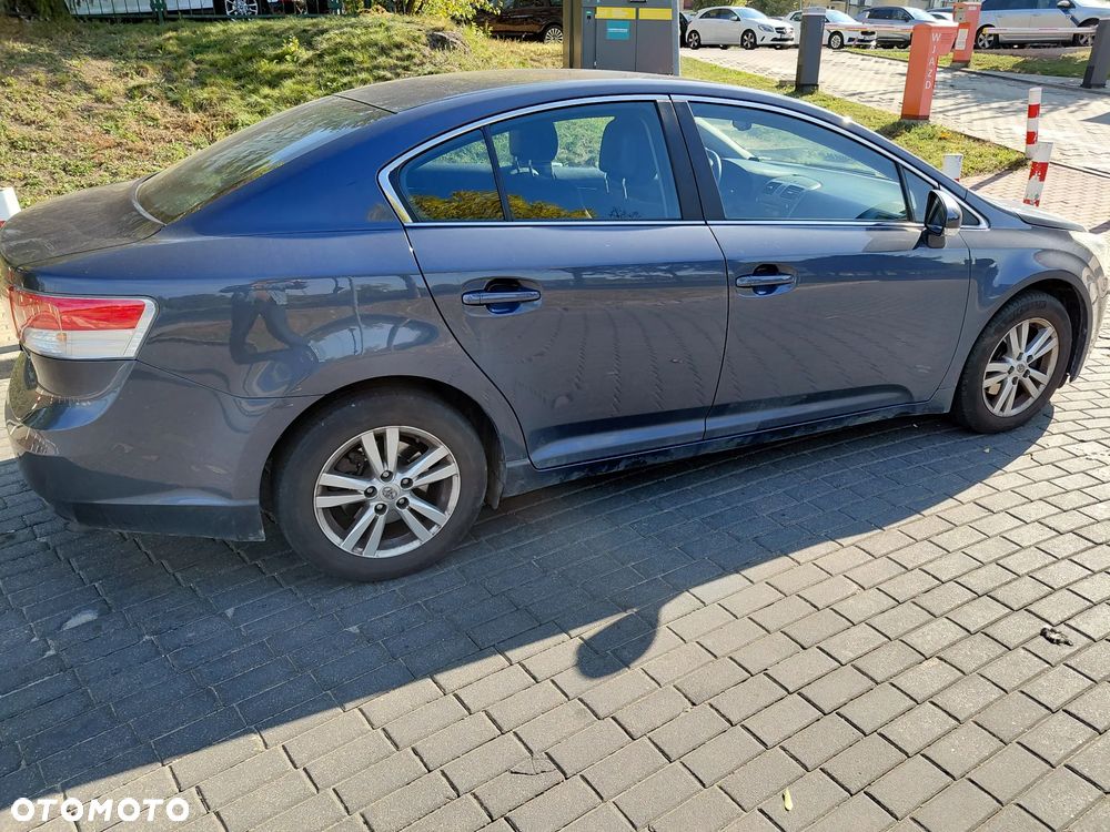 Toyota Avensis 1.8 Sol - 27
