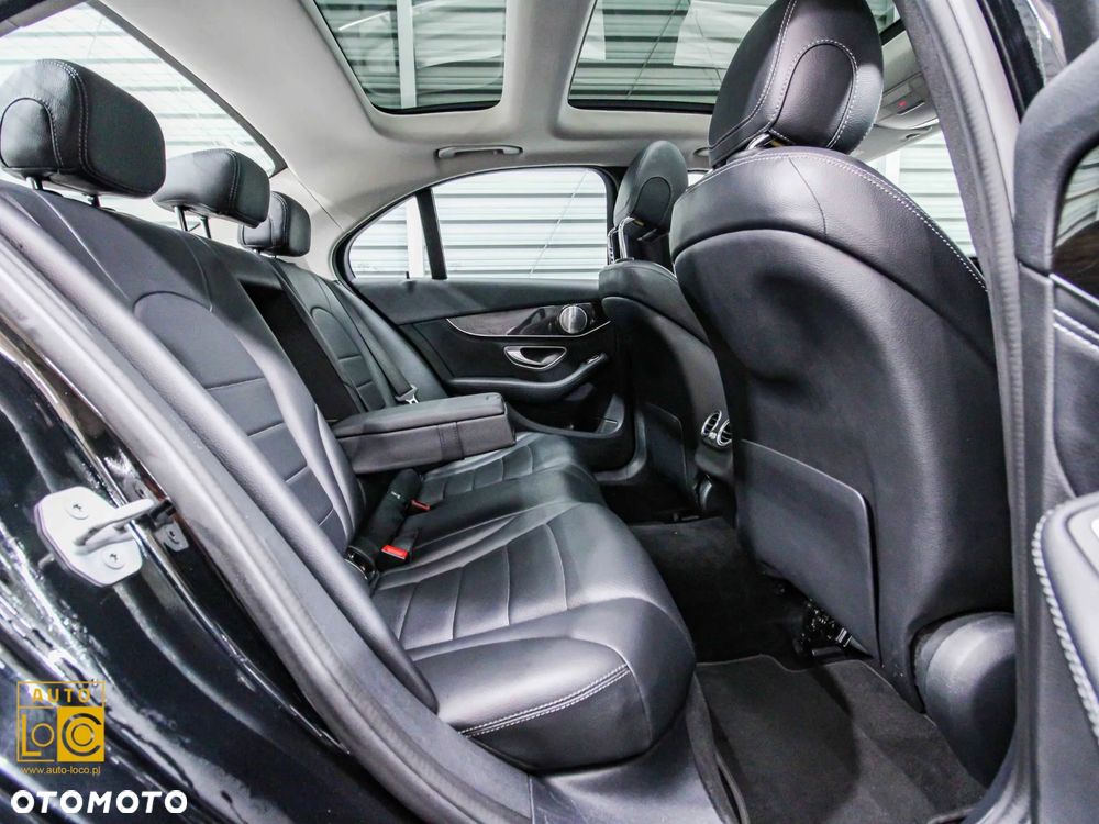 Mercedes-Benz Klasa C 300 9G-TRONIC AMG Line - 11