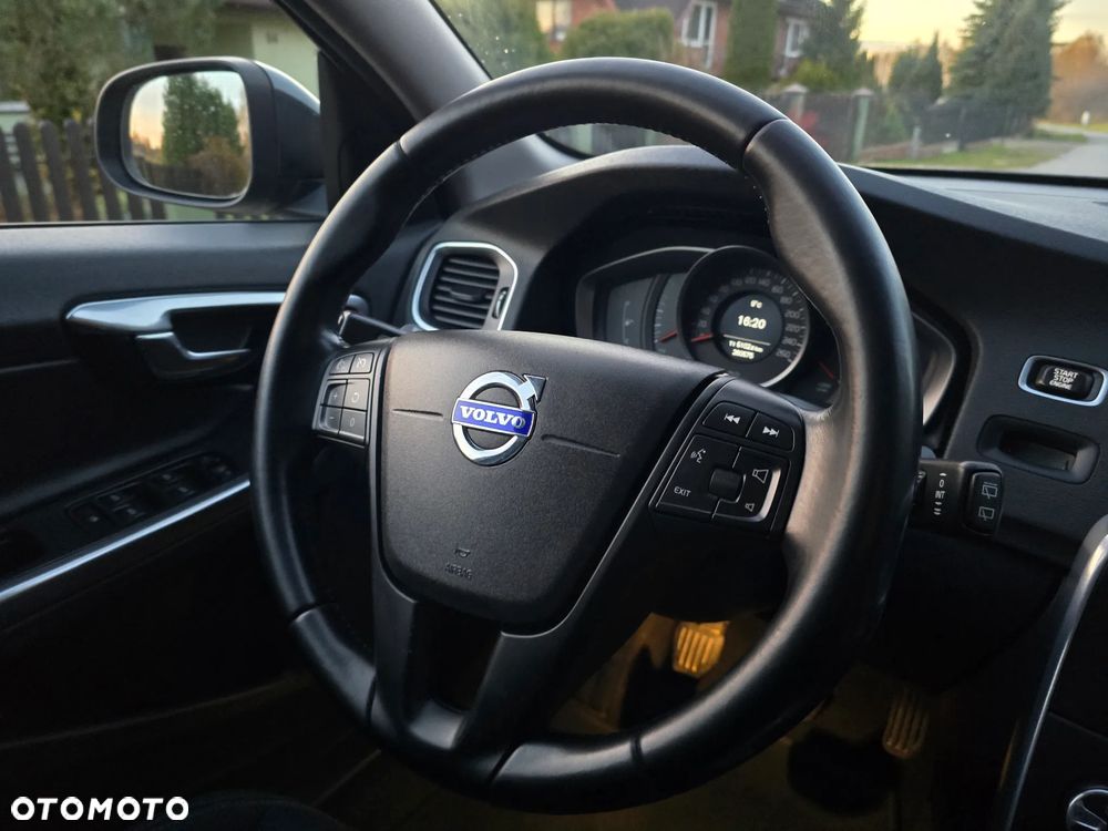 Volvo V60 D3 Drive-E Momentum - 24