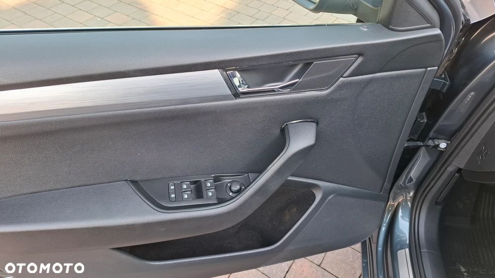 Skoda Superb 2.0 TDI SCR Sportline DSG - 17