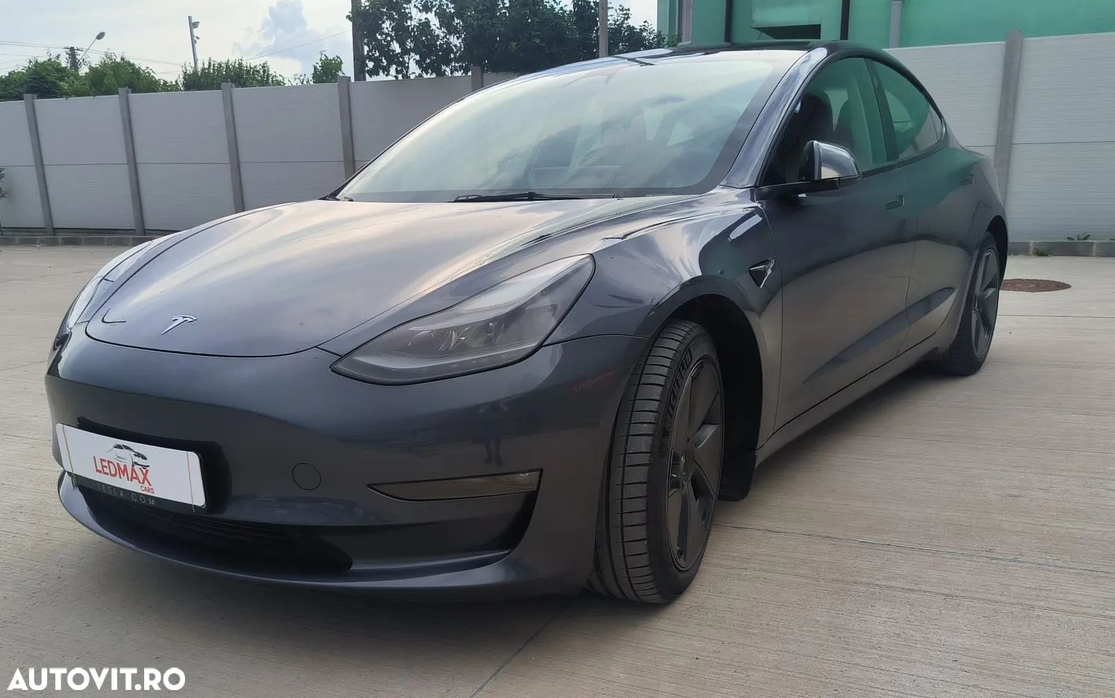 Tesla Model 3 - 1