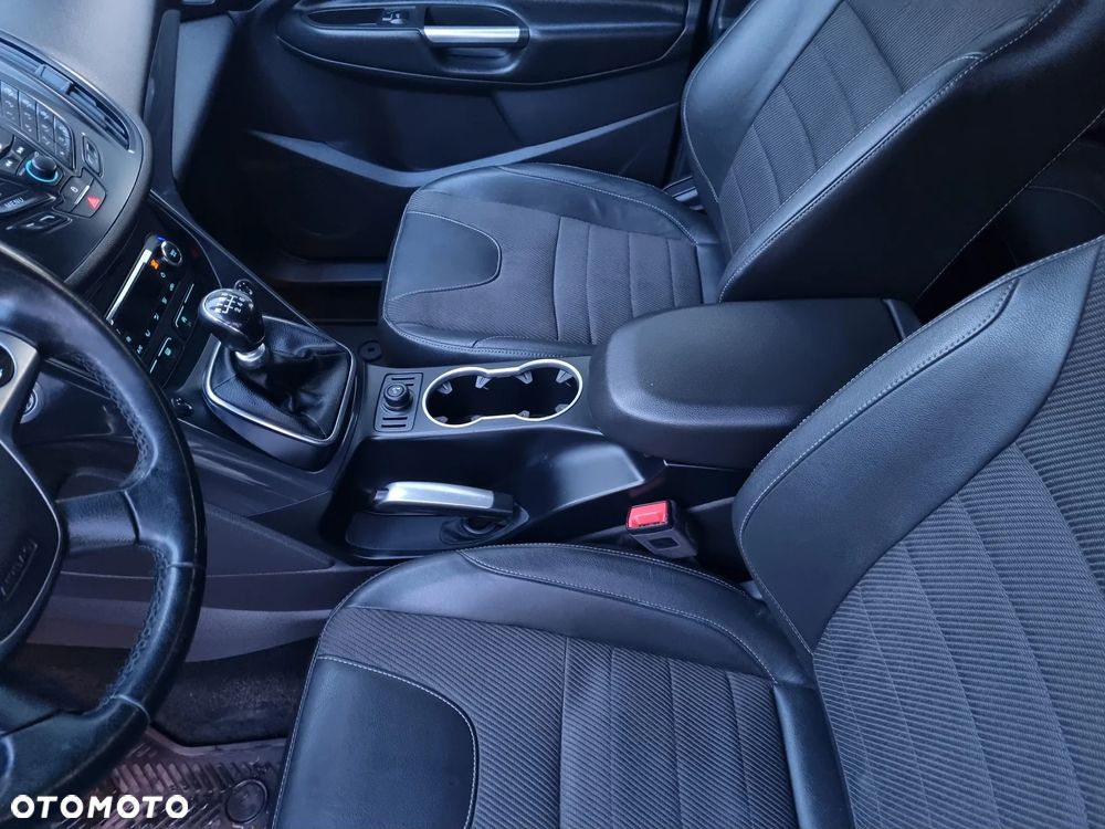 Ford Kuga 2.0 TDCi 4x4 Titanium - 22