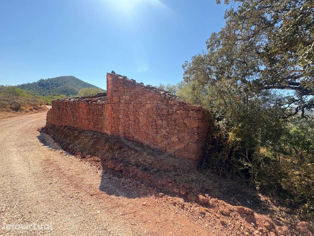 Moradia em ruína com terreno, Loulé, Algarve - Grande imagem: 2/22