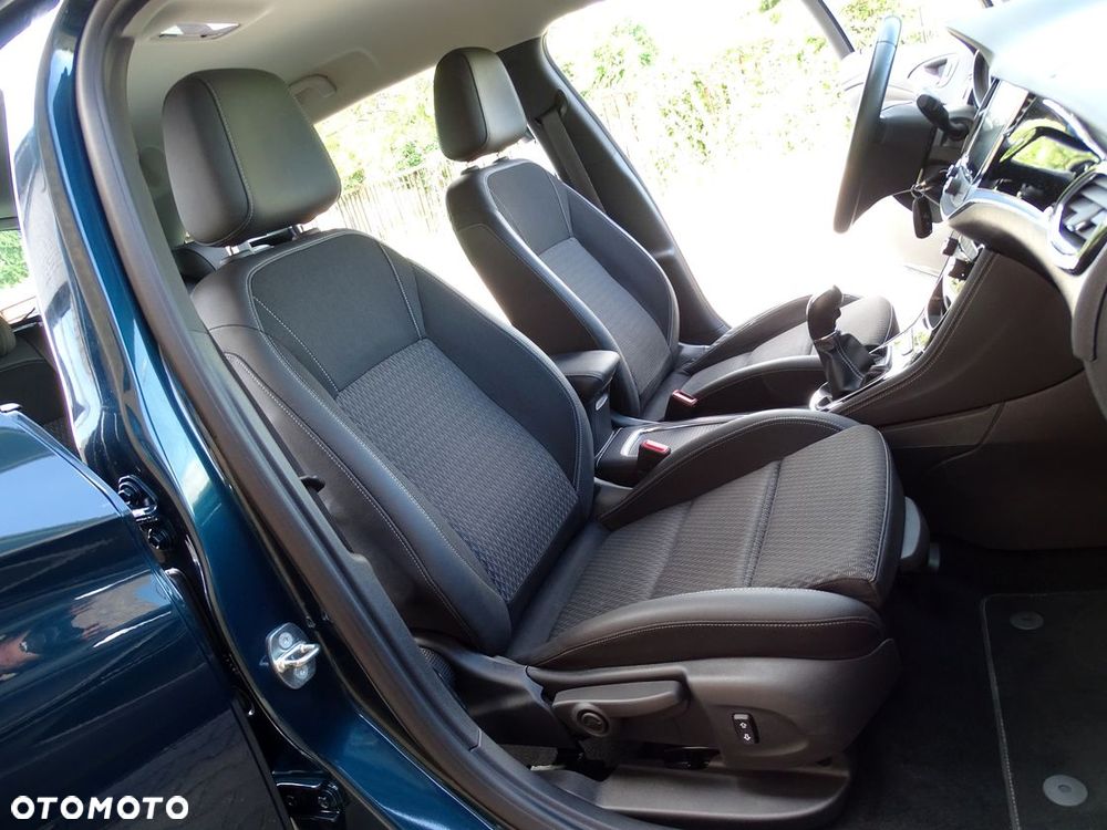 Opel Astra 1.4 Turbo Innovation - 21
