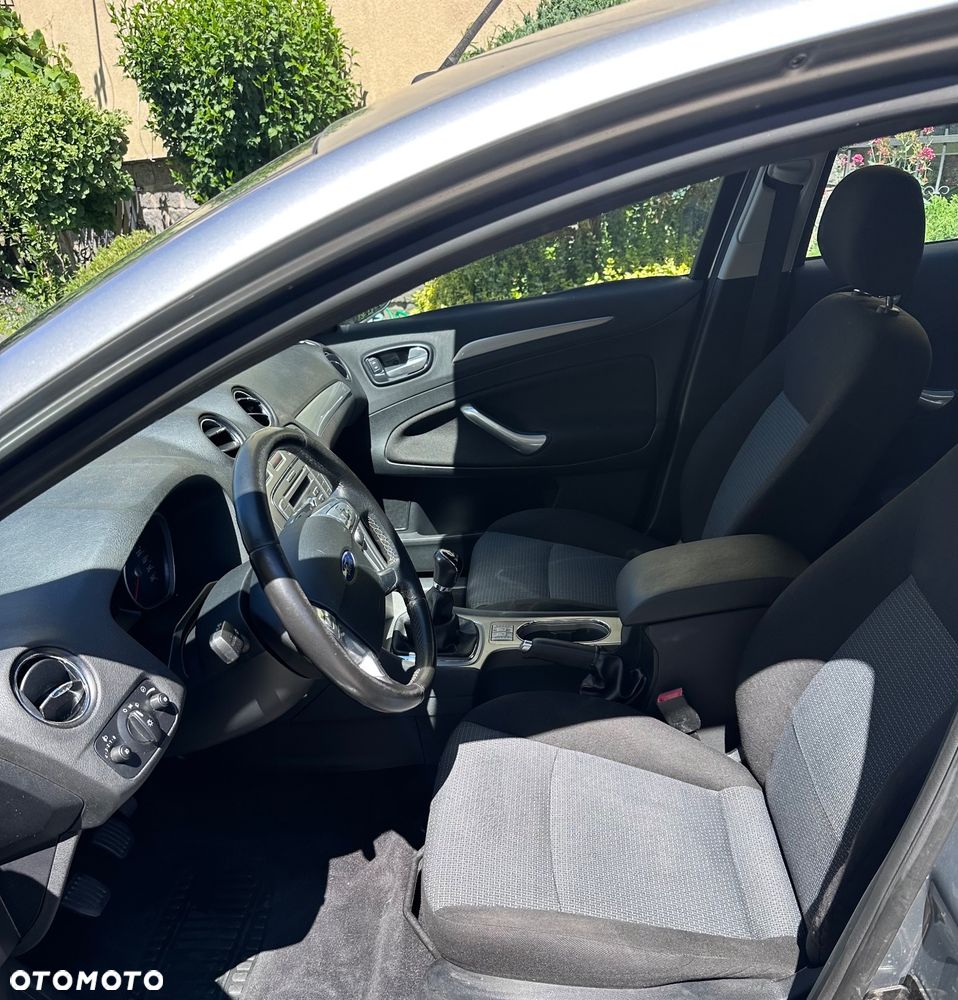 Ford Mondeo 1.6 Trend - 13