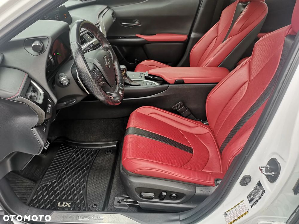 Lexus UX - 9