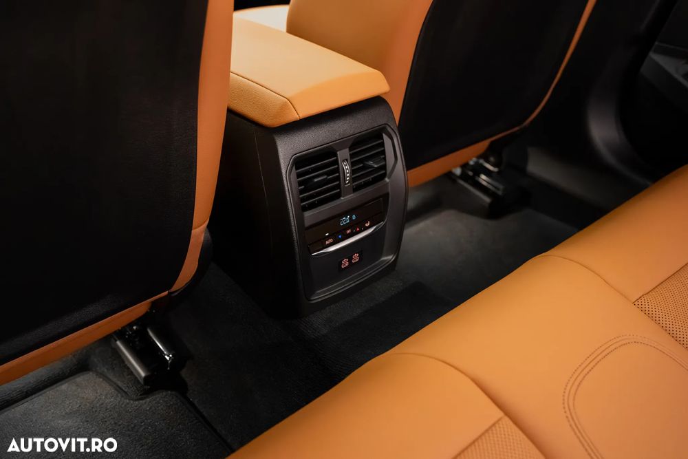 BMW Seria 3 330i xDrive Aut. - 24