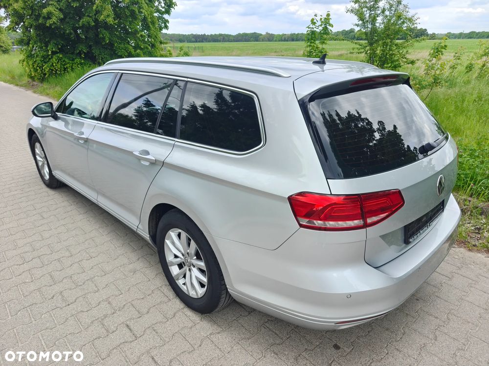 Volkswagen Passat - 4