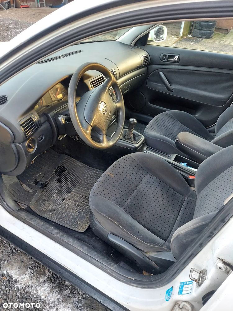 Volkswagen Passat Variant 1.8 Comfortline - 4