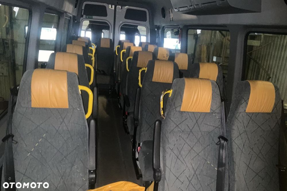 Volkswagen CRAFTER 50 20 Miejsc + wozek inwalidzki + winda Mercedes Sprinter euro 6 - 7