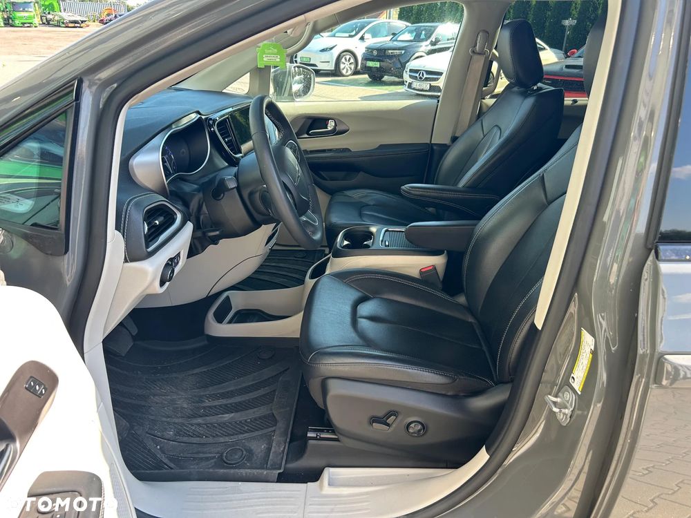 Chrysler Pacifica - 13