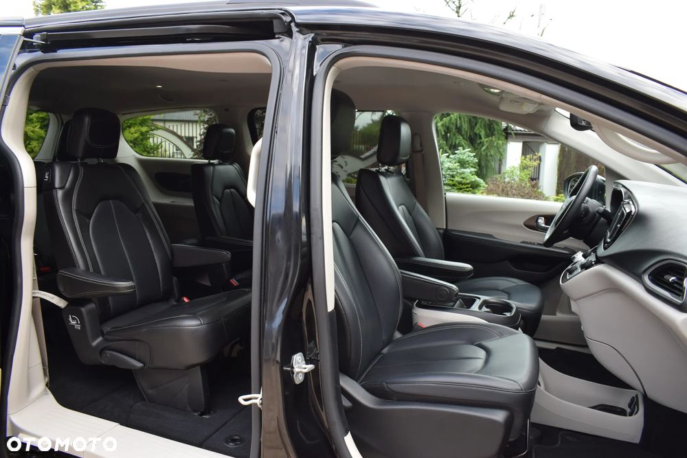 Chrysler Pacifica - 10