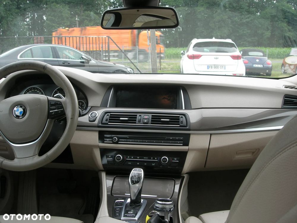 BMW Seria 5 525d xDrive Sport-Aut Luxury Line - 16