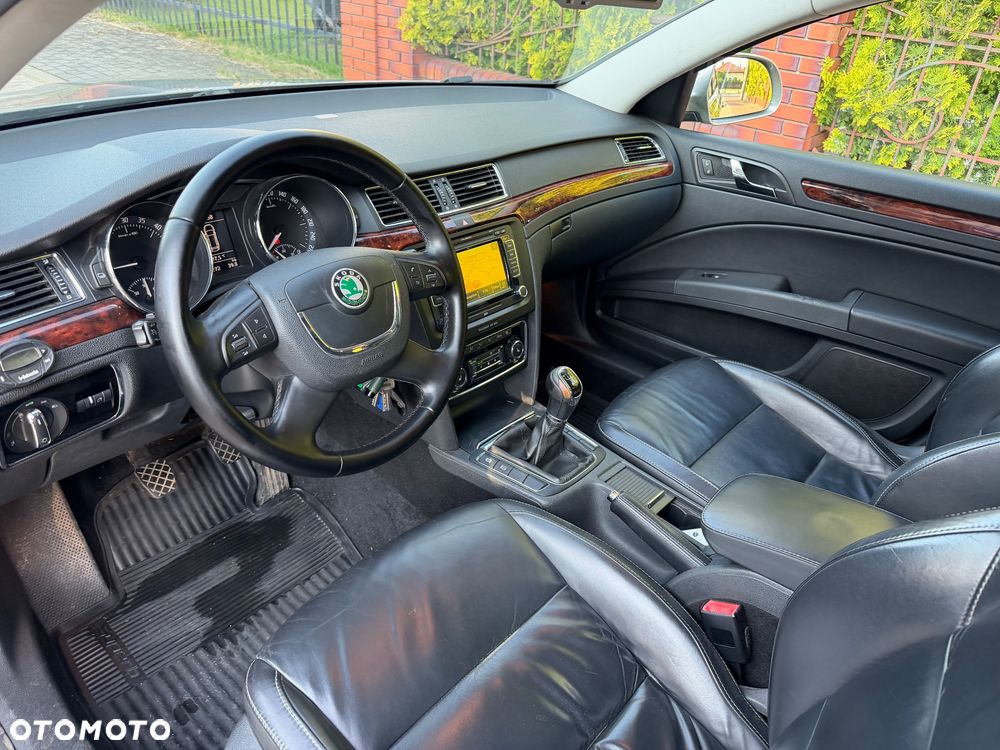 Skoda Superb 2.0 TDI 4x4 Exclusive - 32