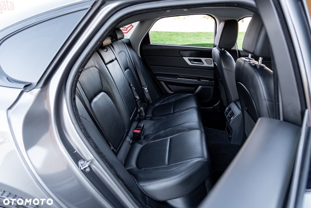 Jaguar XF 30d S - 21