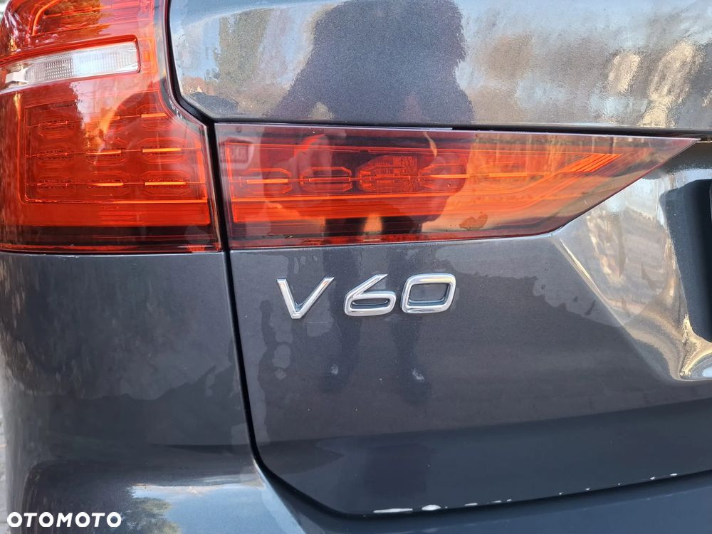 Volvo V60 D3 R-Design - 9