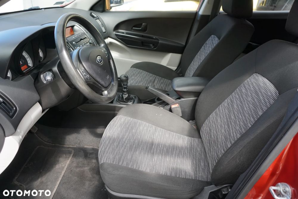 Kia Ceed 1.4 Comfort + - 8