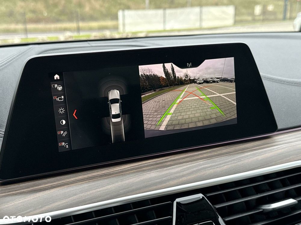 BMW Seria 5 530i xDrive Luxury Line - 28