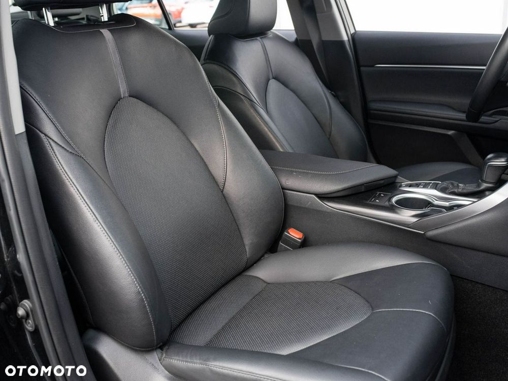 Toyota Camry - 26